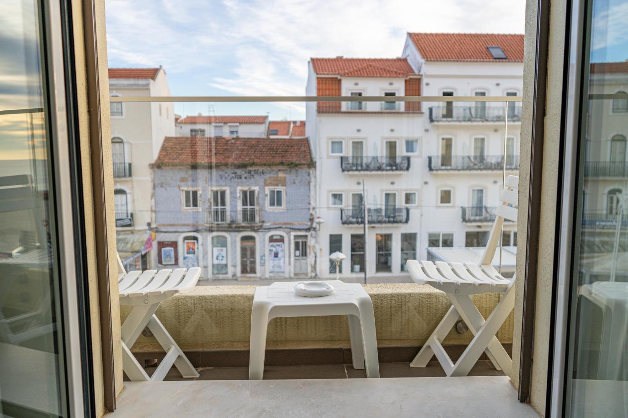 By The Sea - Nazare Bed & Breakfast Ngoại thất bức ảnh