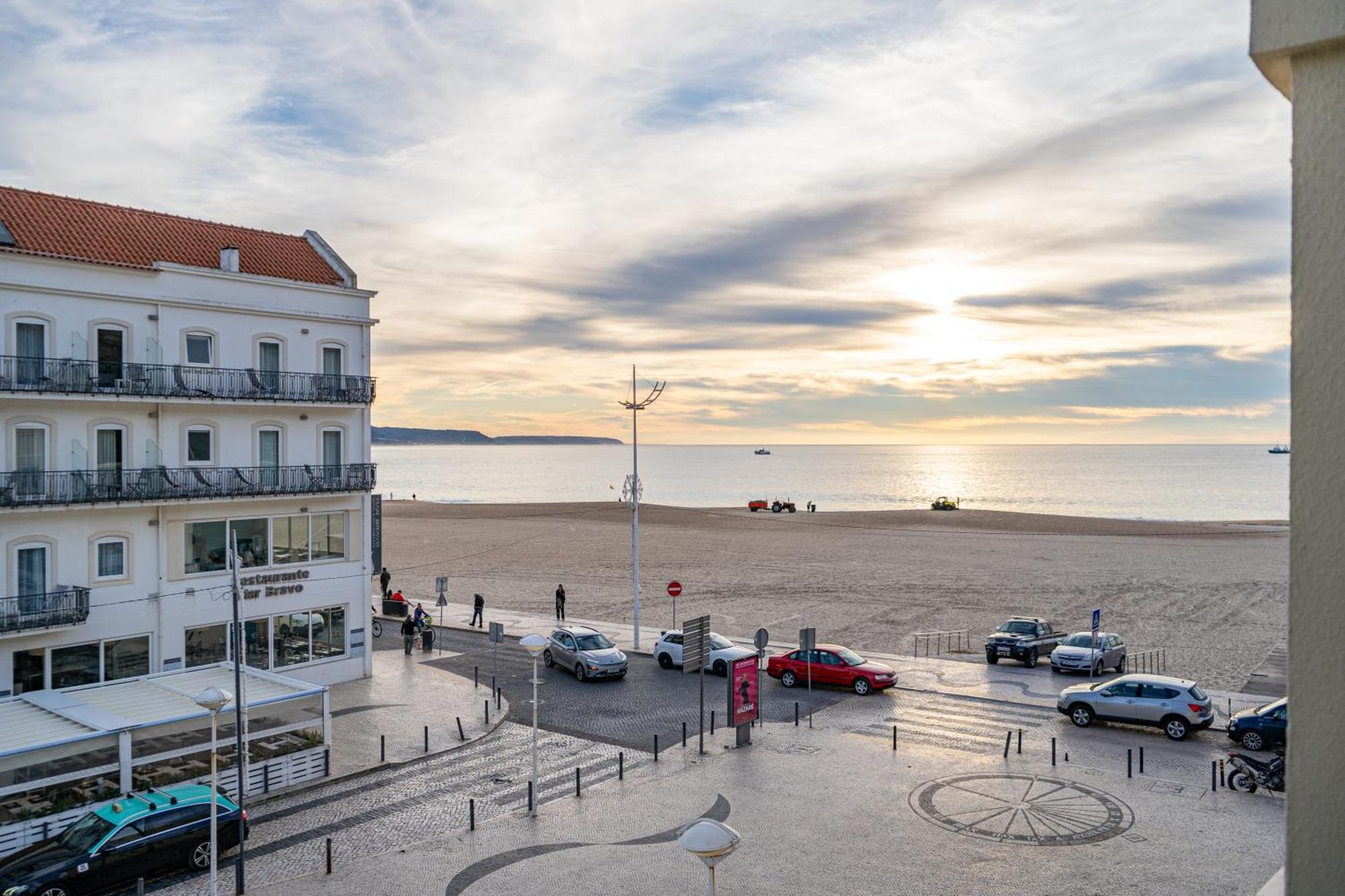 By The Sea - Nazare Bed & Breakfast Ngoại thất bức ảnh